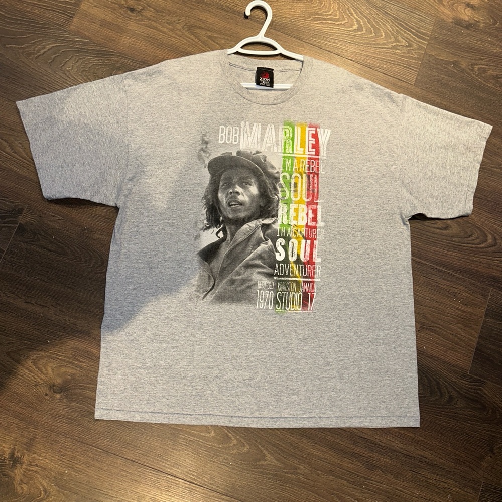 Zion Rootswear Bob Marley “Soul Rebel” Graphic Tee – Heather Grey